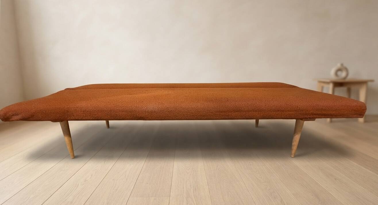 Lit de jour pliant des années 50 par Miroslav Navrátil, revêtement orange, années 1960, Tchécoslovaquie, 186 × 60 × 72 cm