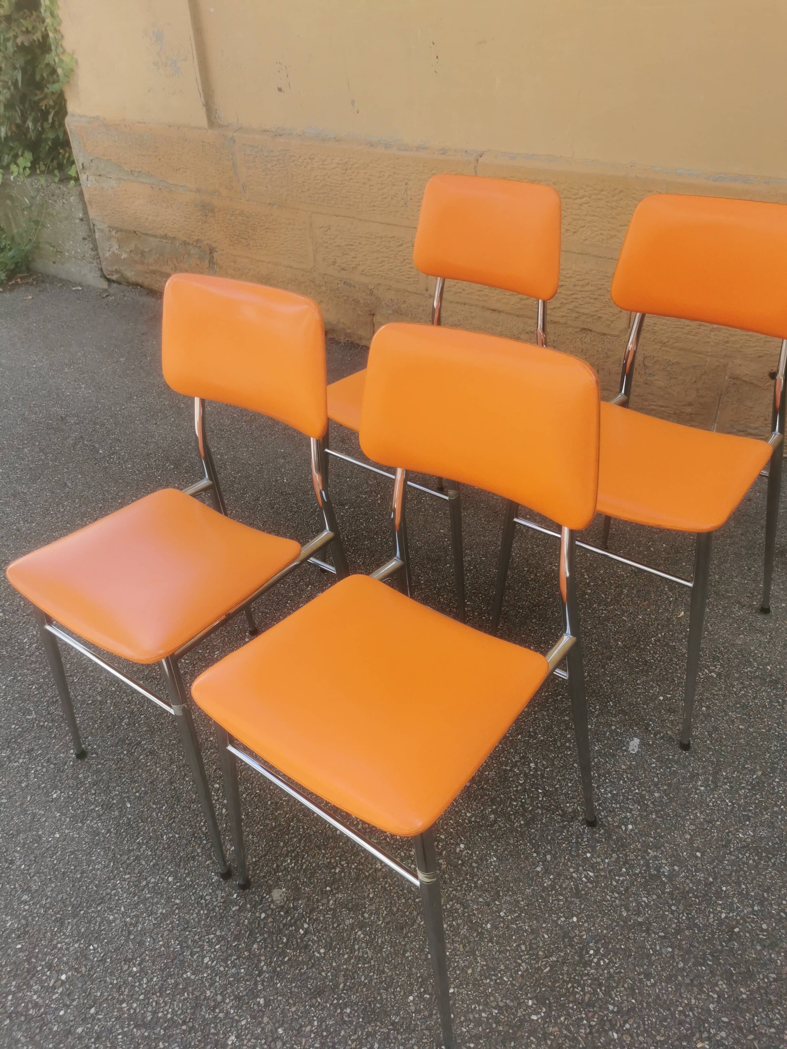 Tubmenager orange vintage chairs