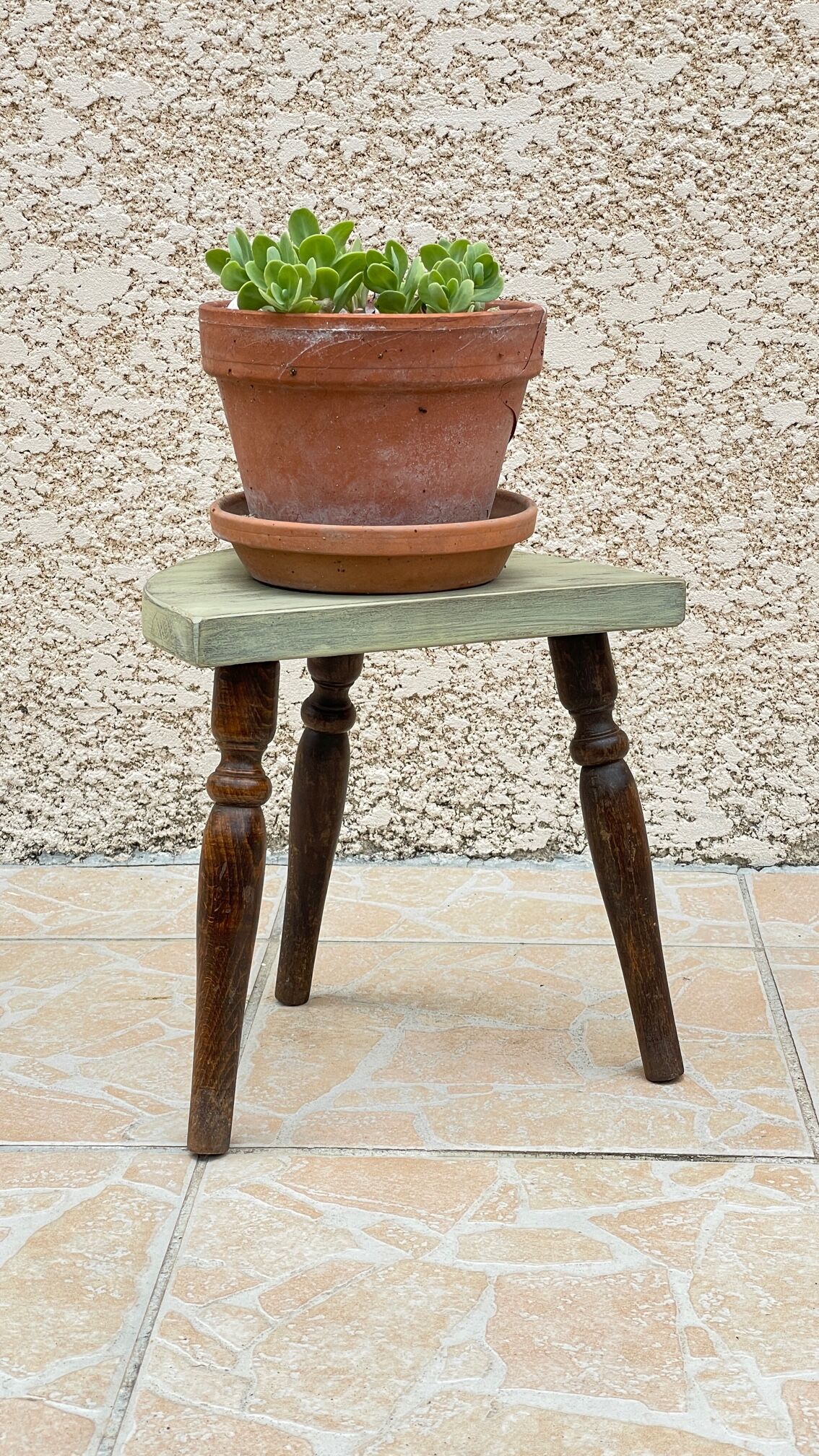 Tabouret en bois tripode vintage