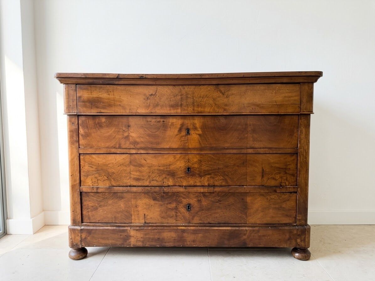 Elegant Louis Philippe commode in brown wood