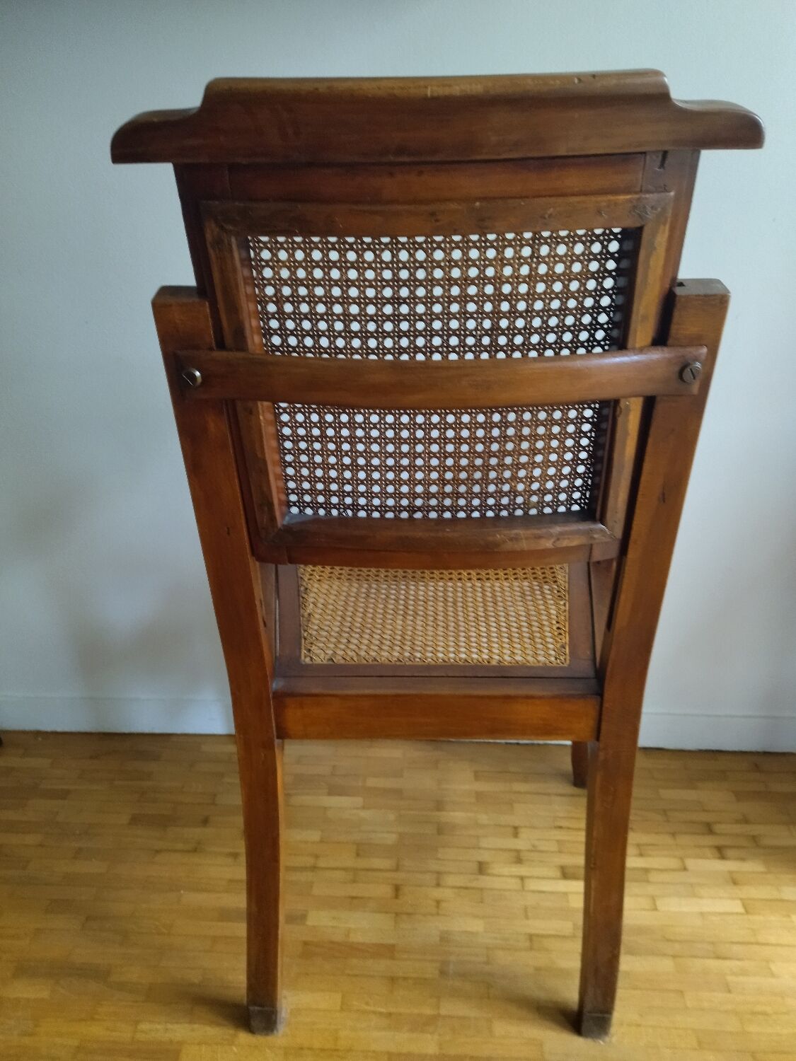 Fauteuil barbier noyer et canage Paris