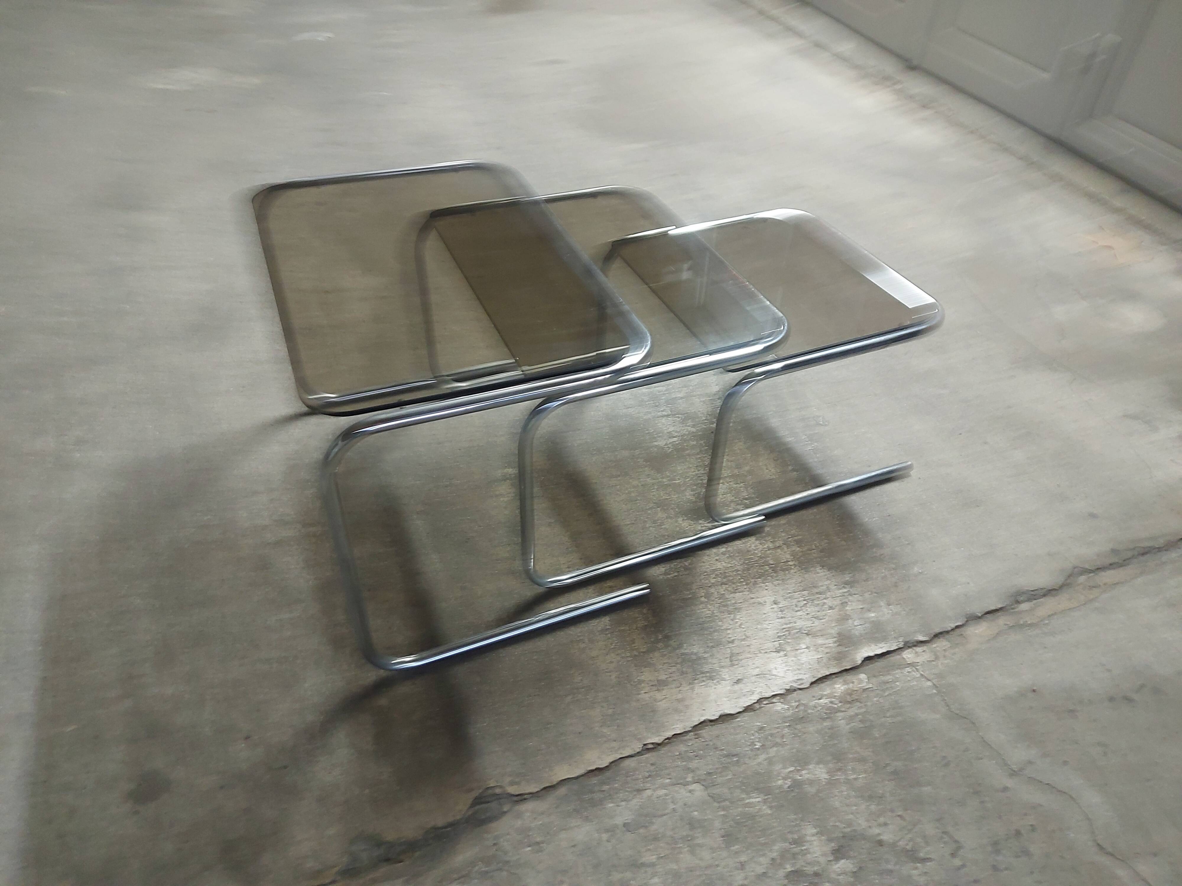 3 vintage nesting tables 70'S