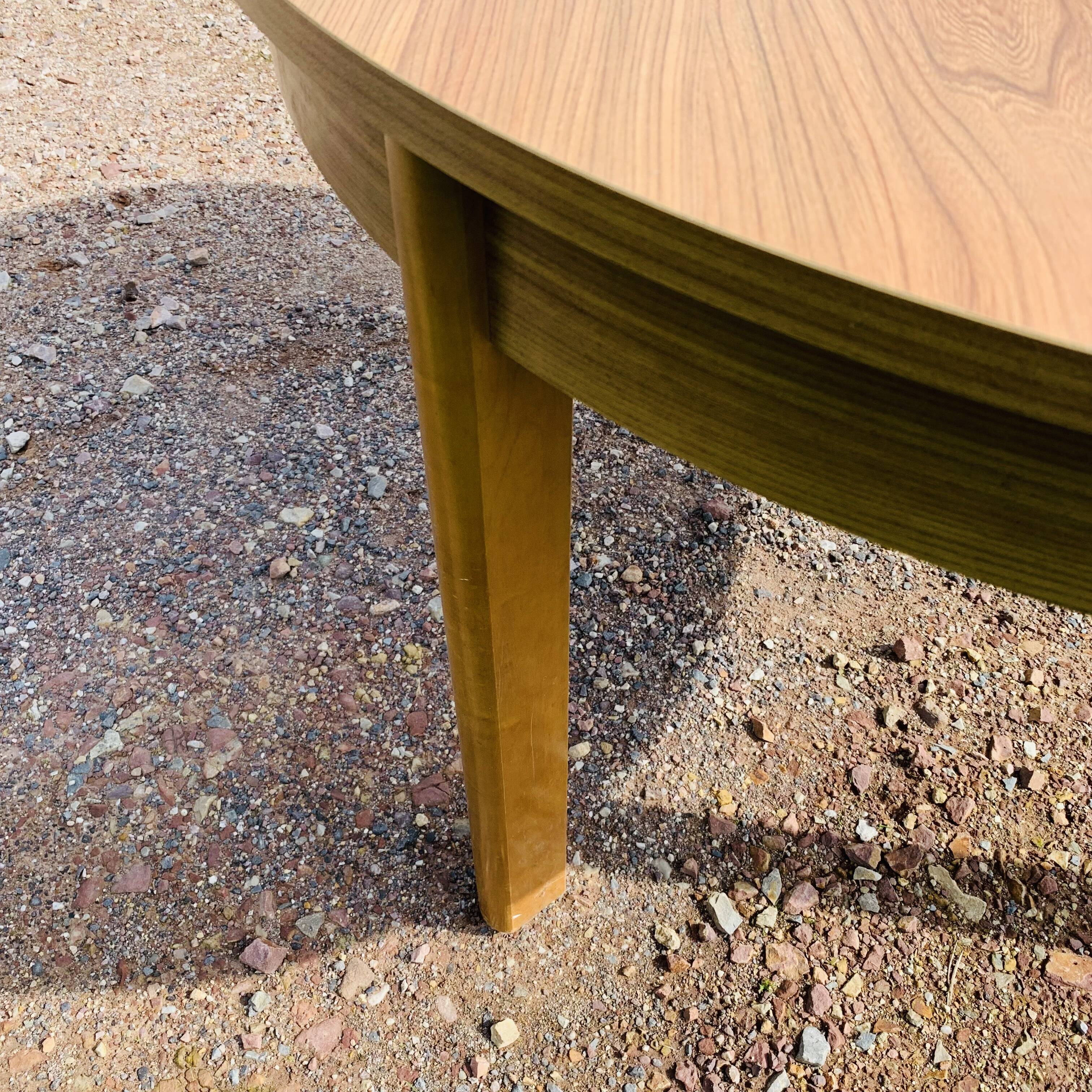 Expandable Roundtable