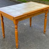 Extendable wooden kitchen table in solid wood and tiles