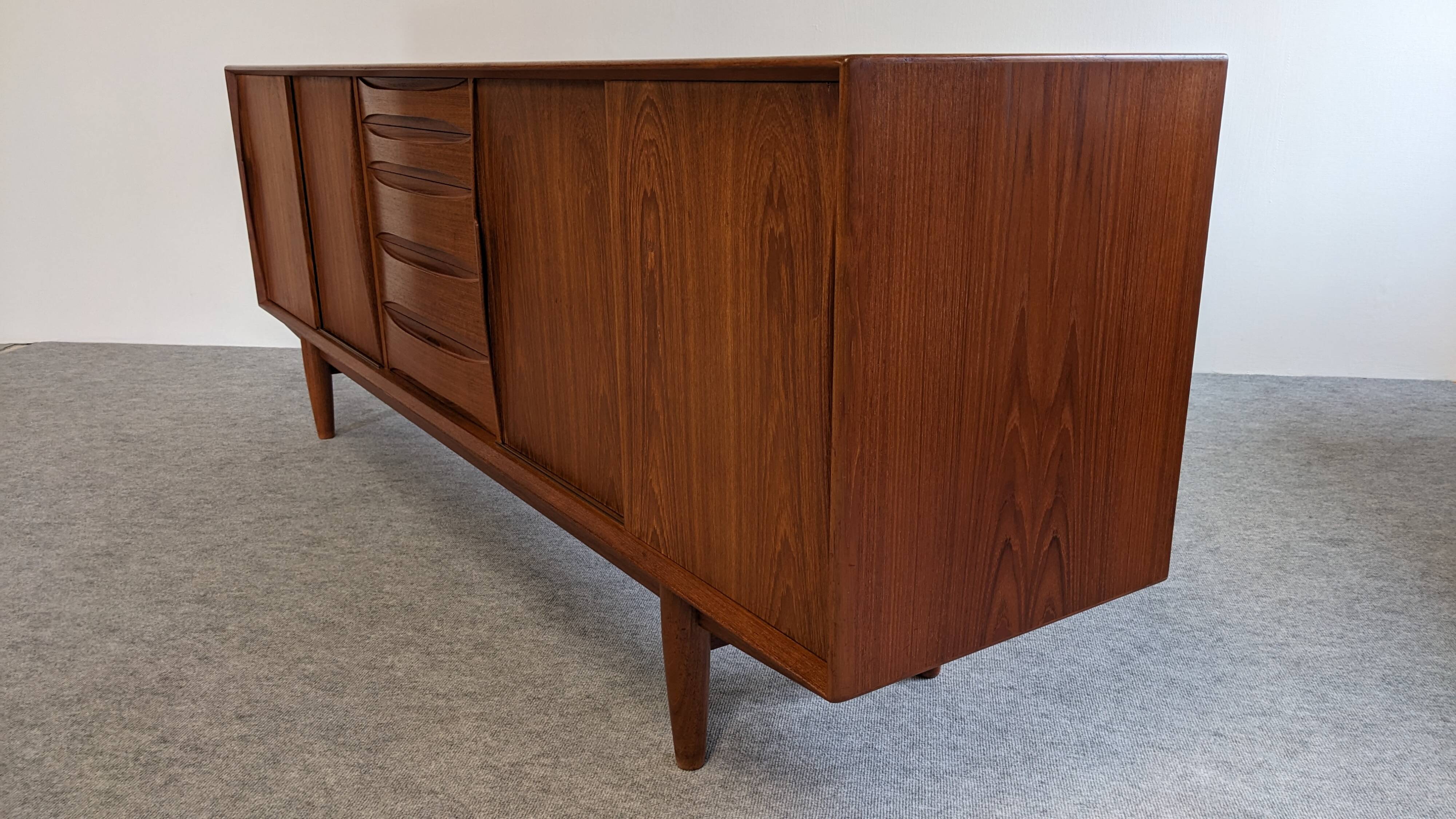 Modernist teak sideboard by Arne Vodder for Dyrlund 50s/60s
