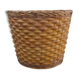 Under wicker pot