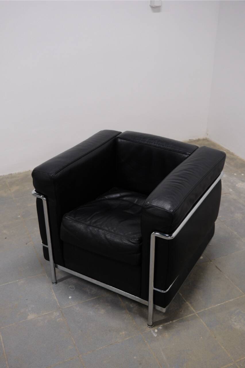 LC2 armchair in black leather – Design Le Corbusier, Pierre Jeanneret & Charlotte Perriand, 60s