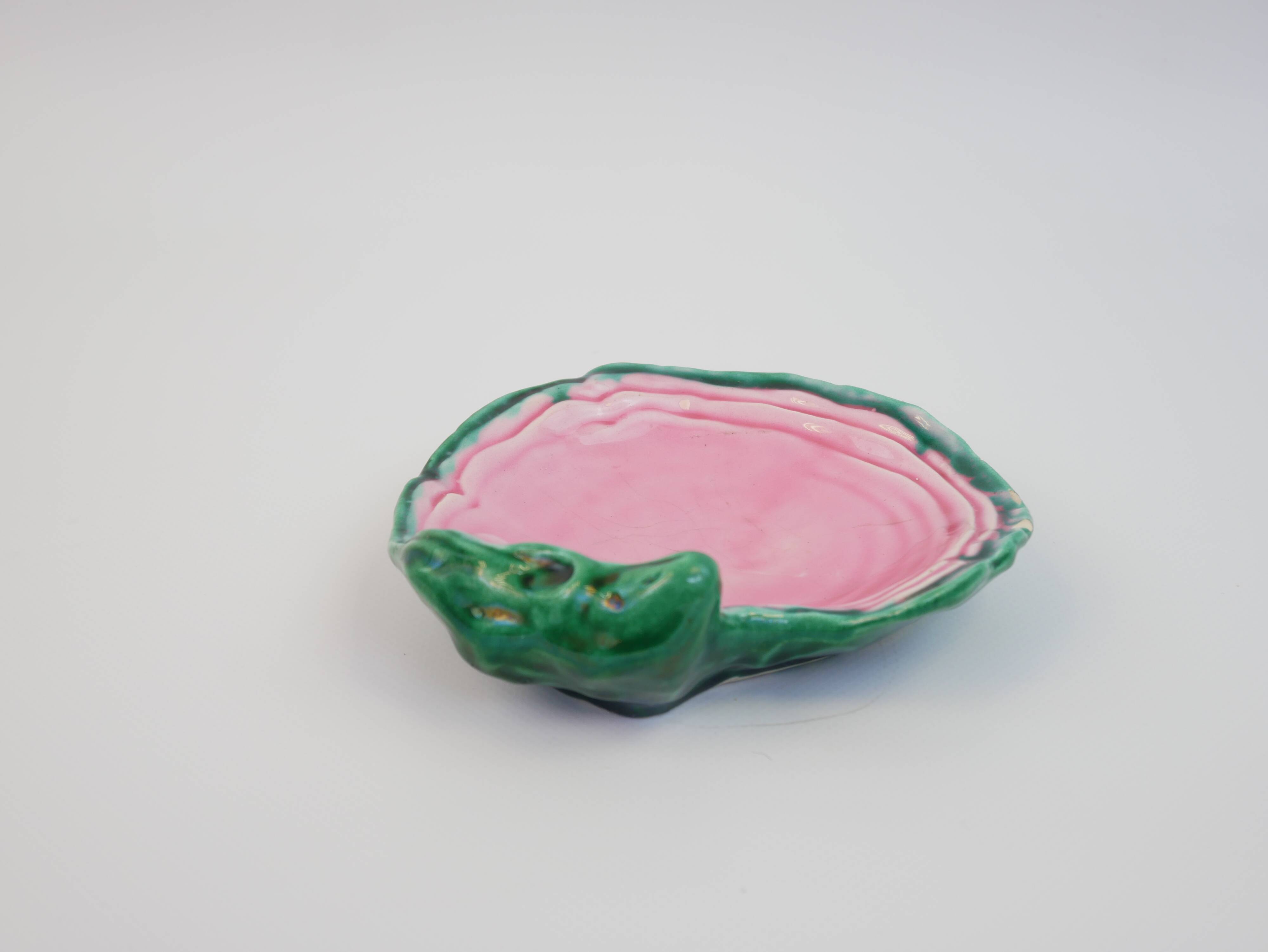 Vide Poche coquillage en céramique vert et rose signé A.Ferlay Vallauris Circa 1960