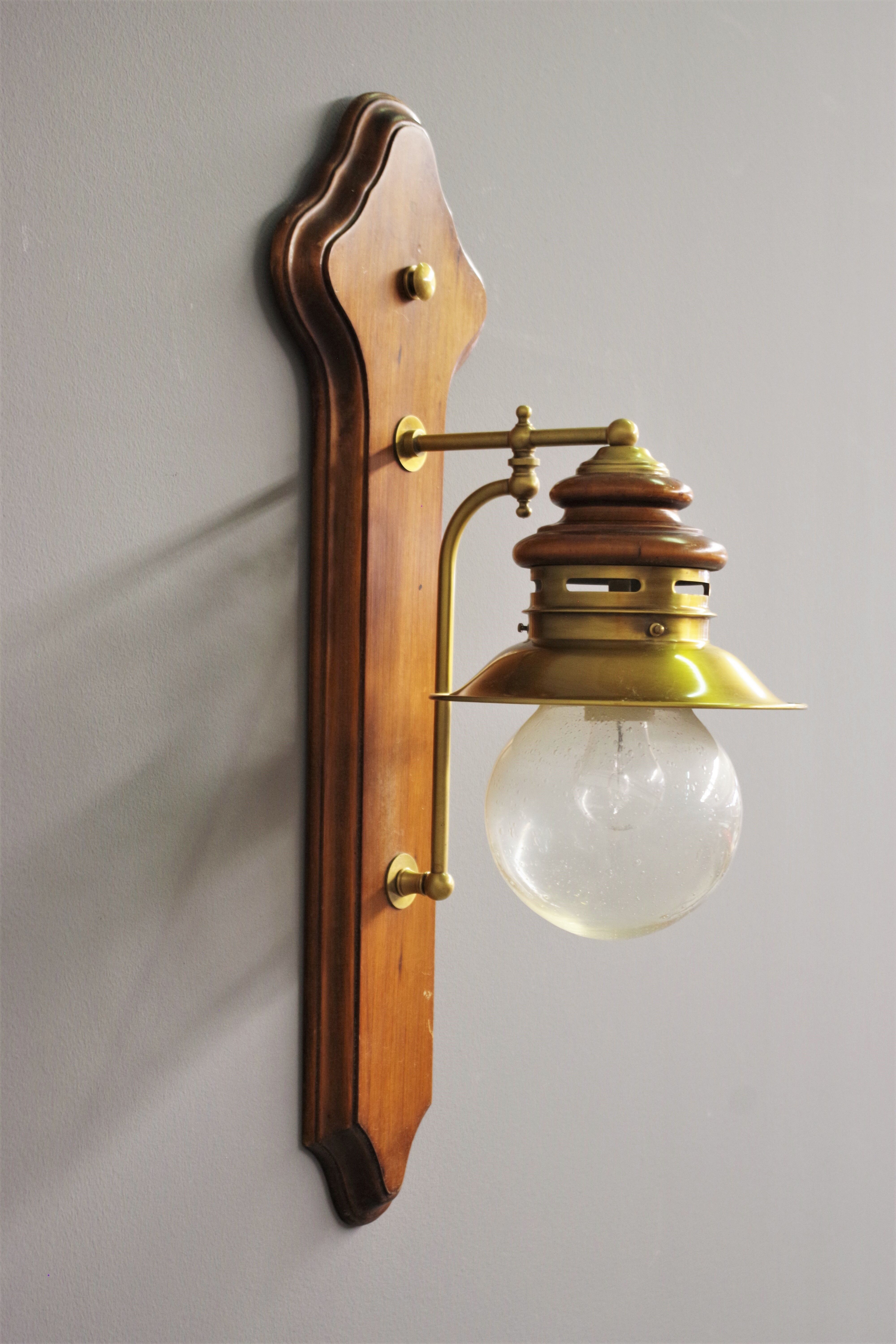 Vintage wall lamp in Murano glass, wood and brass, 1970