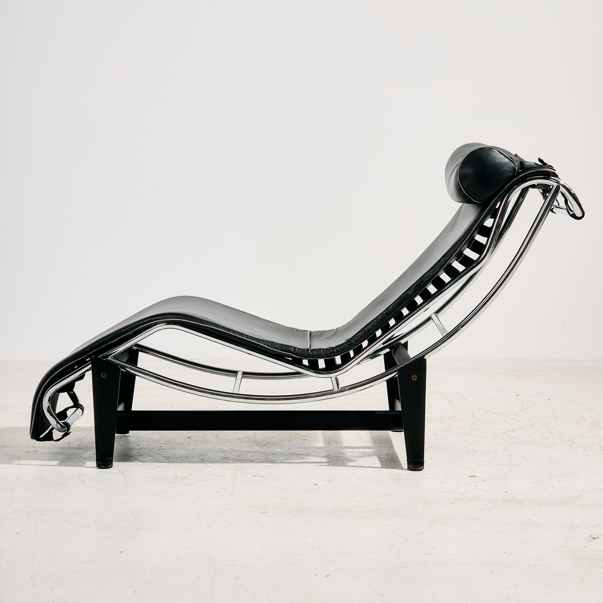 Fauteuil lounge LC4 par Alivar
