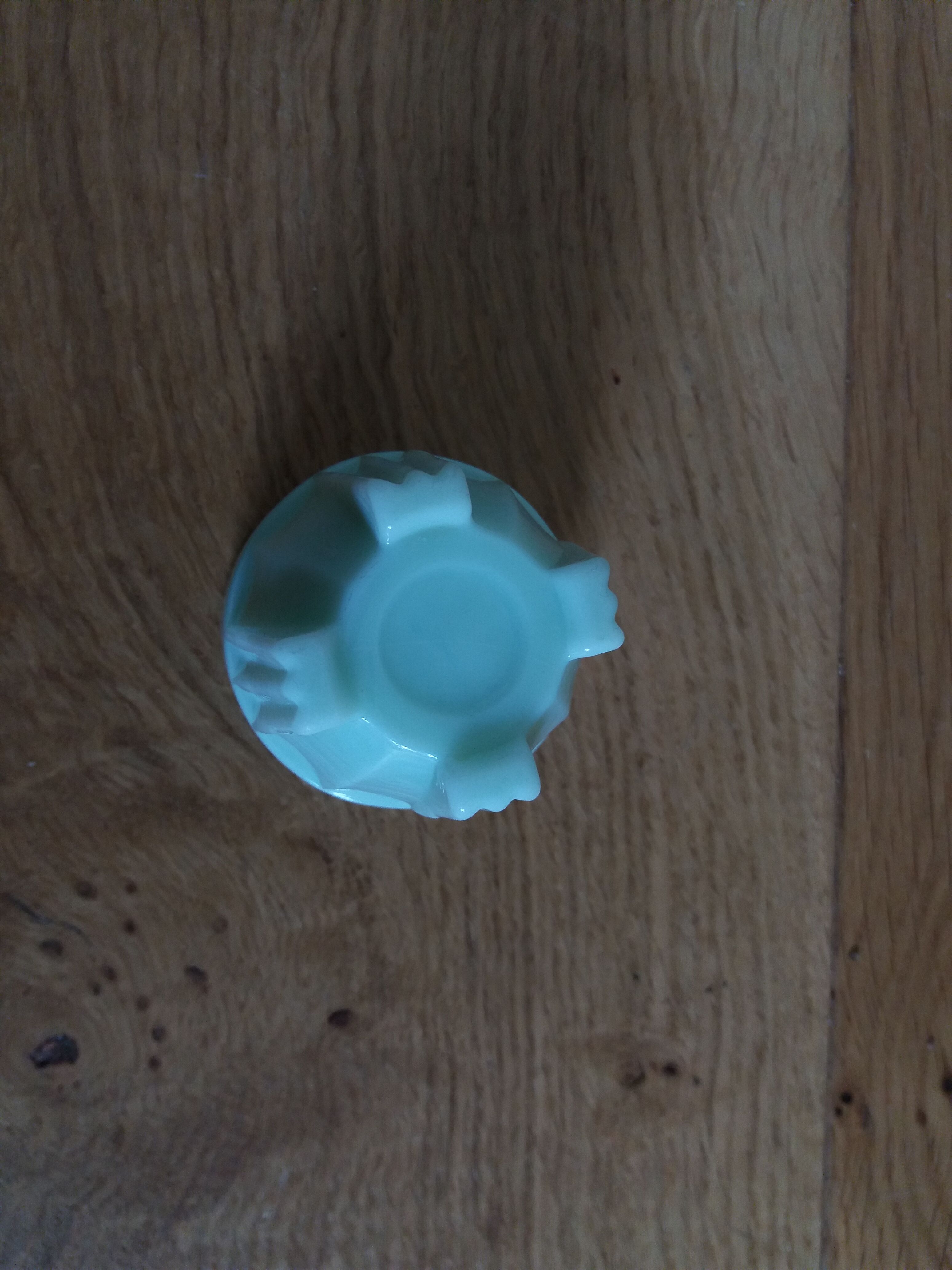 Coquetier opaline vert pâle art déco