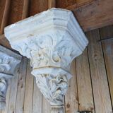 Stand, corbel, wall console in stucco with leaf ornament