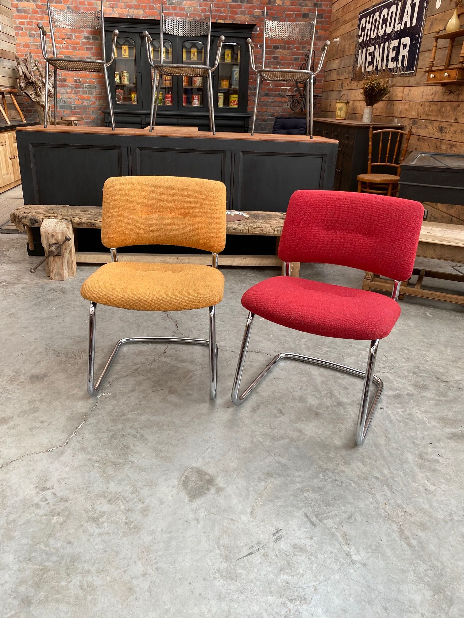 Pair of chairs 80s