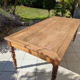Farm table