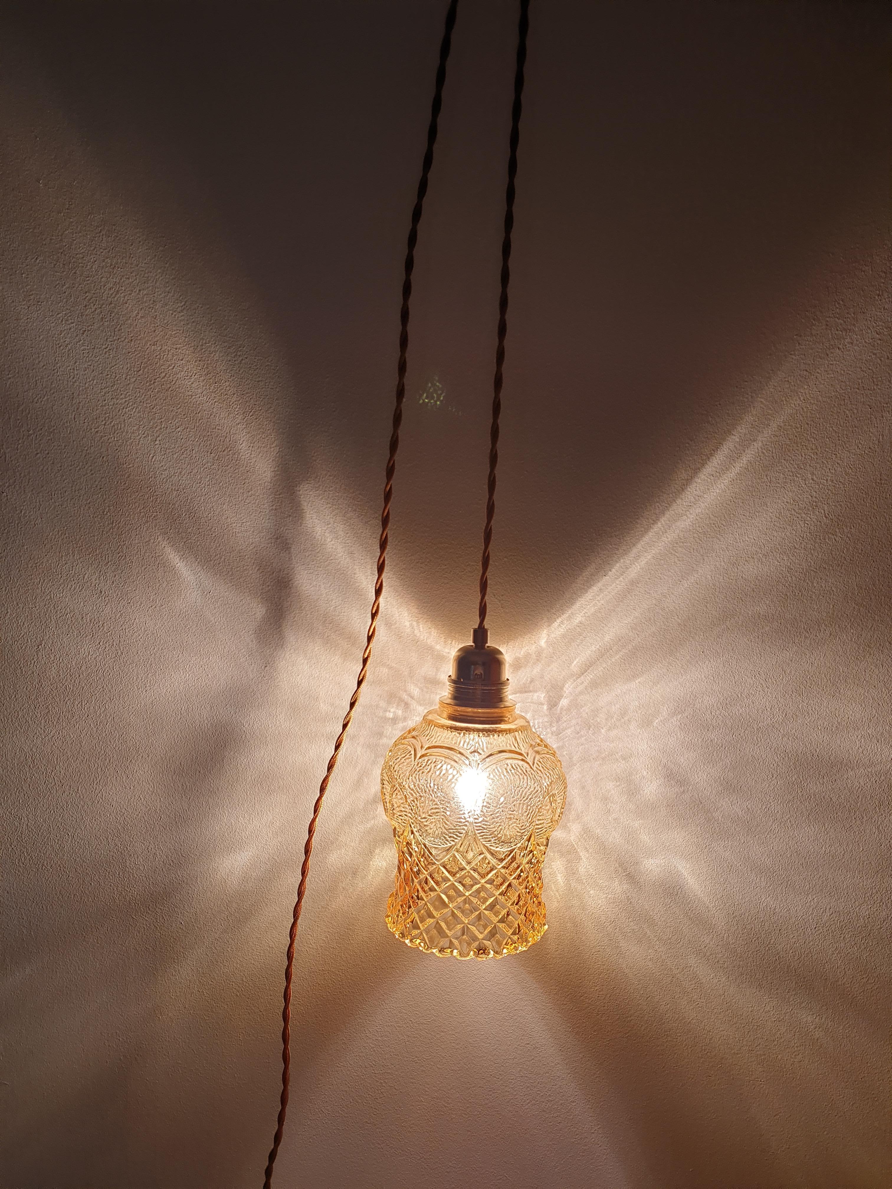 Chiseled glass hand lamp