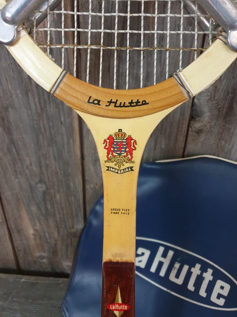 La hutte tennis racket
