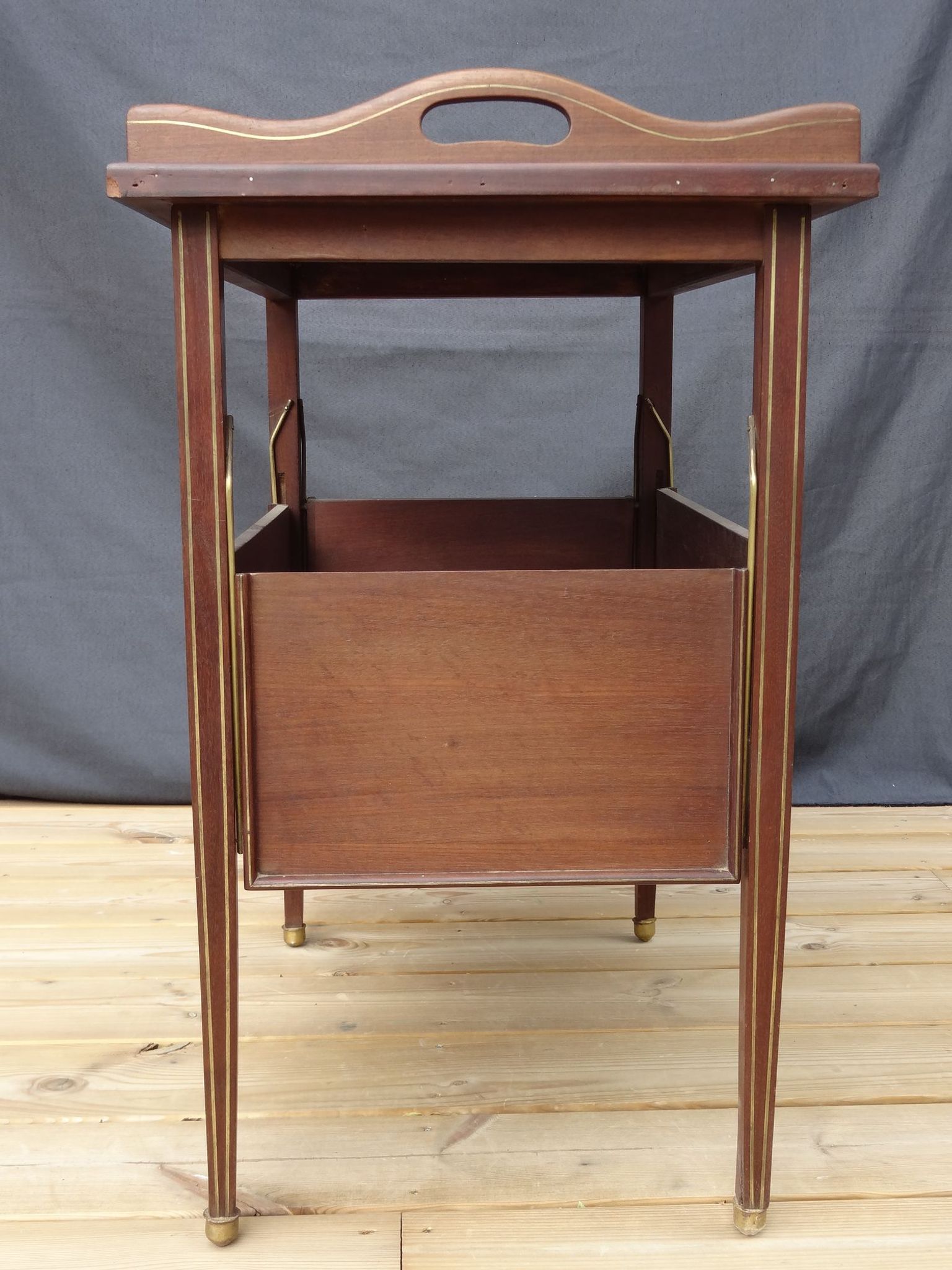 Mahogany service with flaps with removable glass top 67 x 46 cm