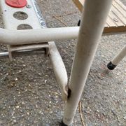 Folding step stool in solid wood and white steel