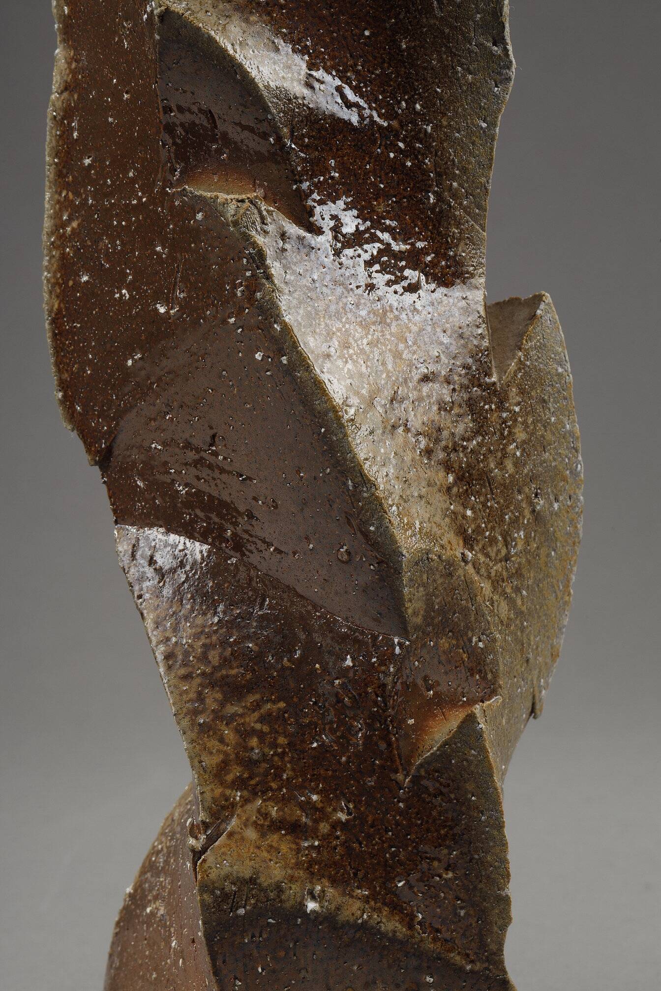 Soliflore Bizen pottery sculpture from Mori Taiga, Japan