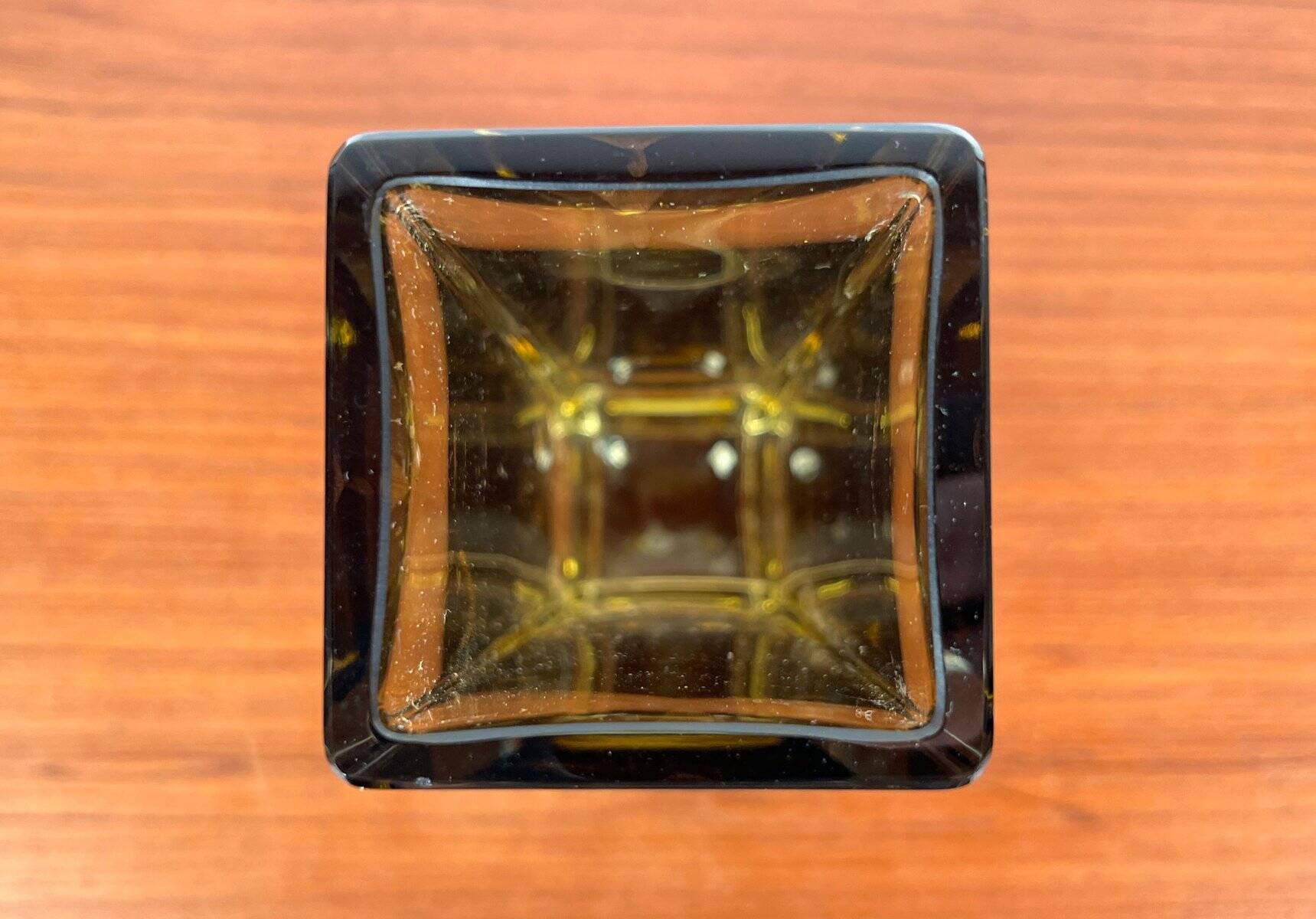 Minimalist Sommerso glass vase model Kf 296 from the mid-century by Kaj Franck for Nuutajärvi Notsjö, Finland, 1965.