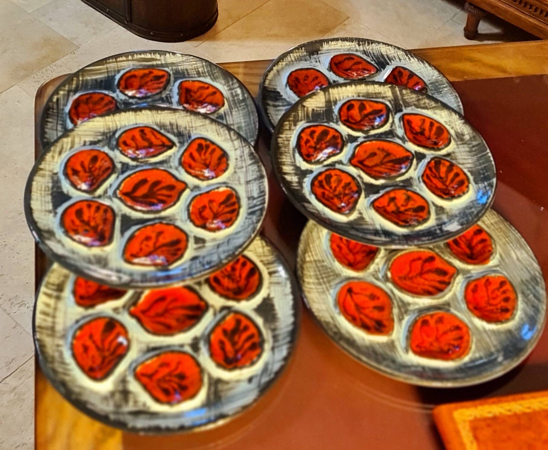 Set of six Pornic oyster plates