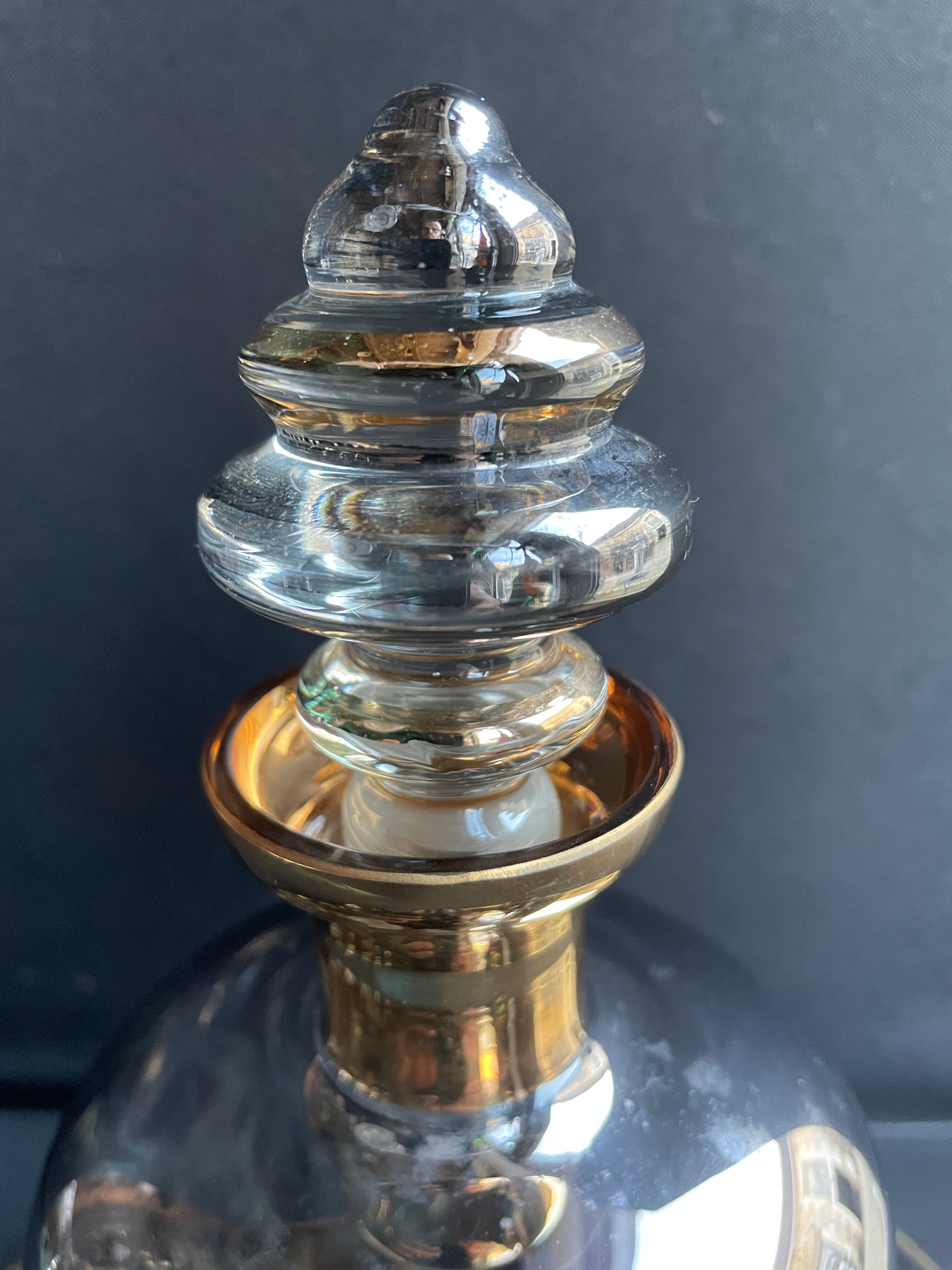 Complete shot service in silver-gray and engraved gold crystal