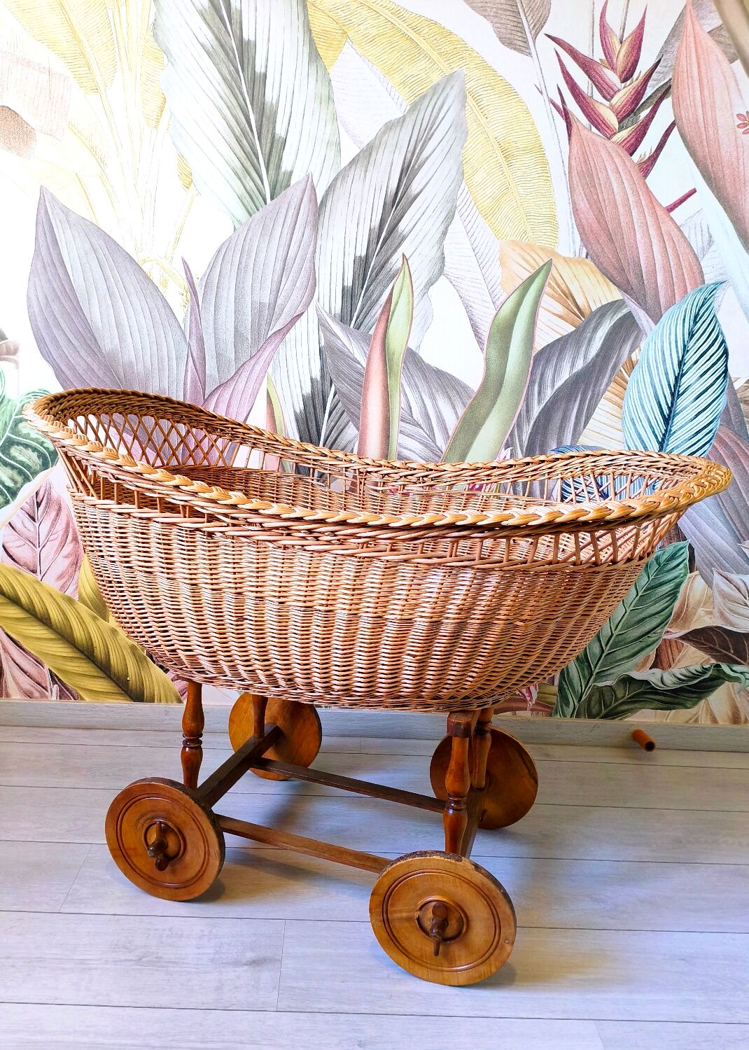 Wicker cradle on wheels