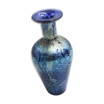 Vase en verre irisé bleu