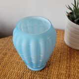 Vase en opaline bleu et blanc
