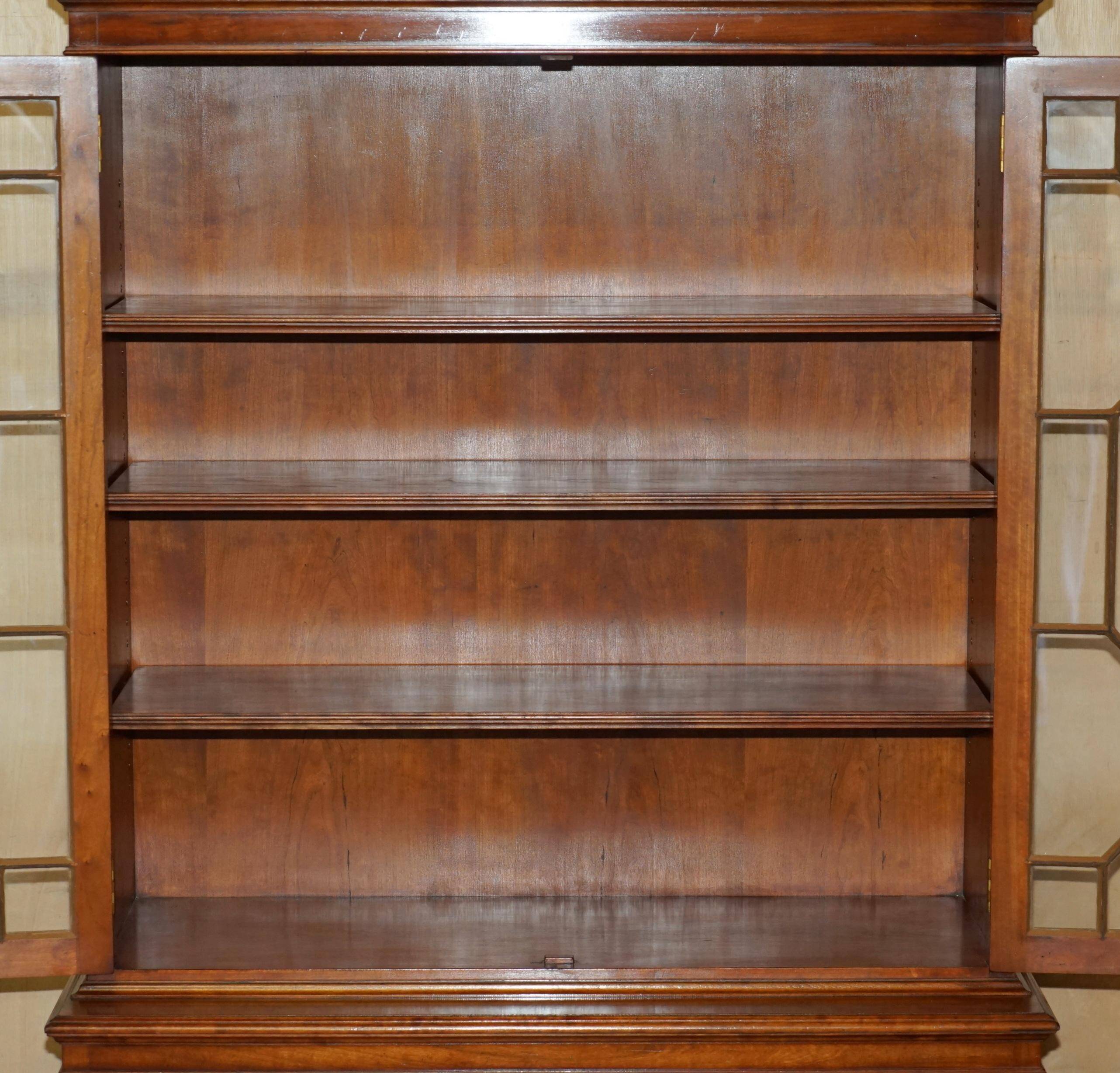 Bibliothèque Astrale Vitrée REH Kennedy