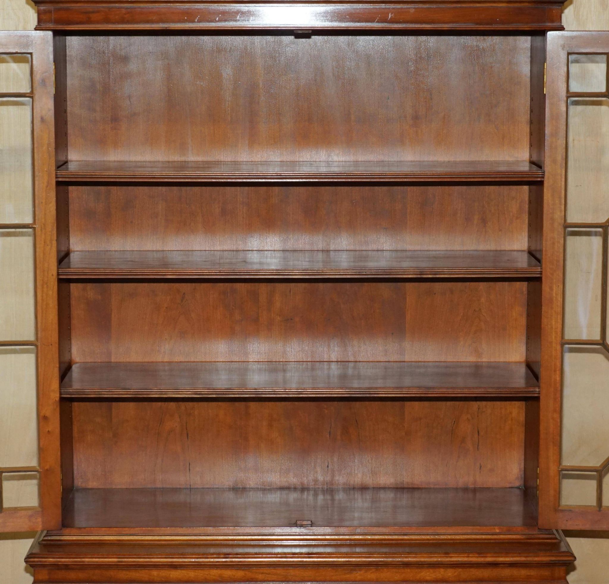 Bibliothèque Astrale Vitrée REH Kennedy