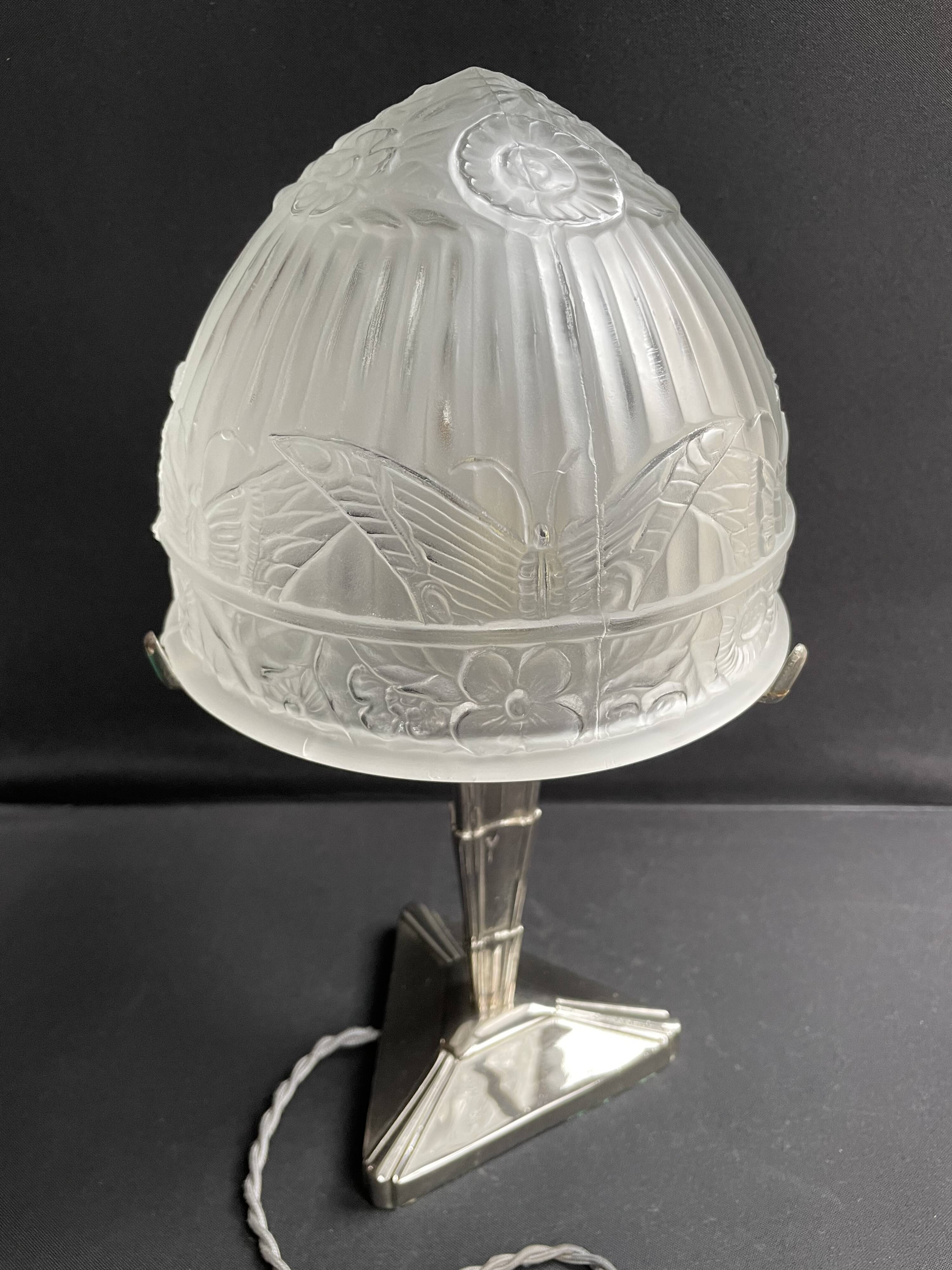 Art Deco table lamp – Chromed metal and molded pressed glass – Attributed to Création Tief
