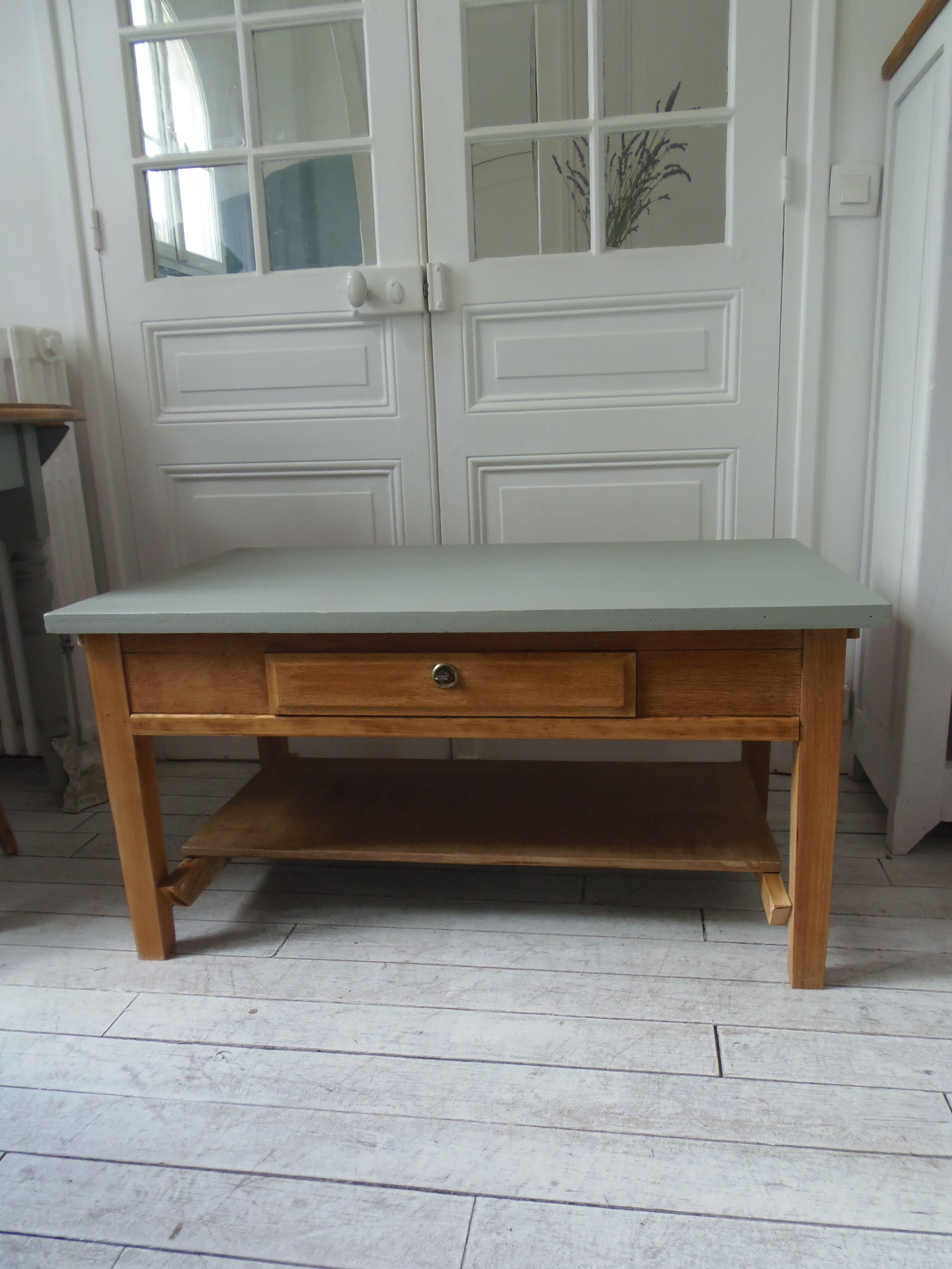 Table basse vintage, piétement, ceinture, tiroir et tablette bois, plateau vert de gris.