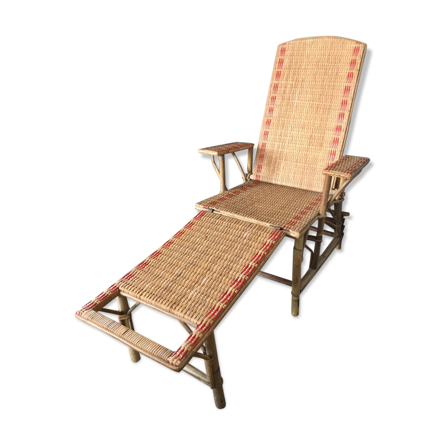 Rattan lounge chair