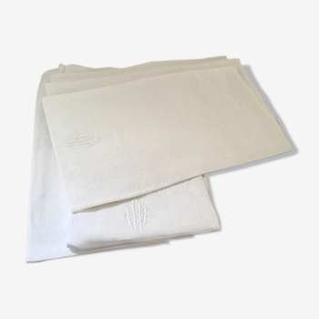 Lot de six serviettes de table blanches,brodées