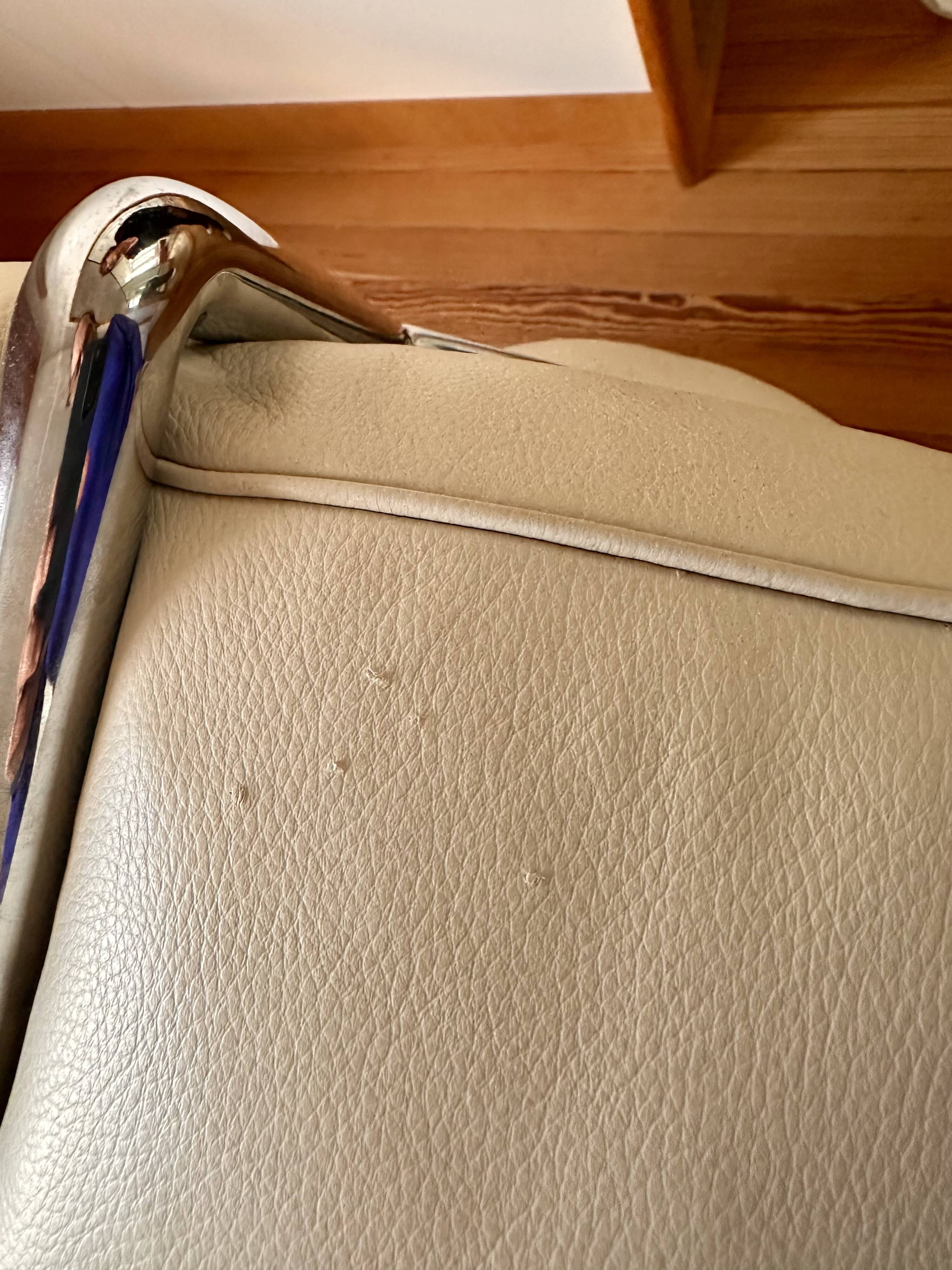 Cassina lc3 armchair authentic - luxury version in feathers - excellent condition