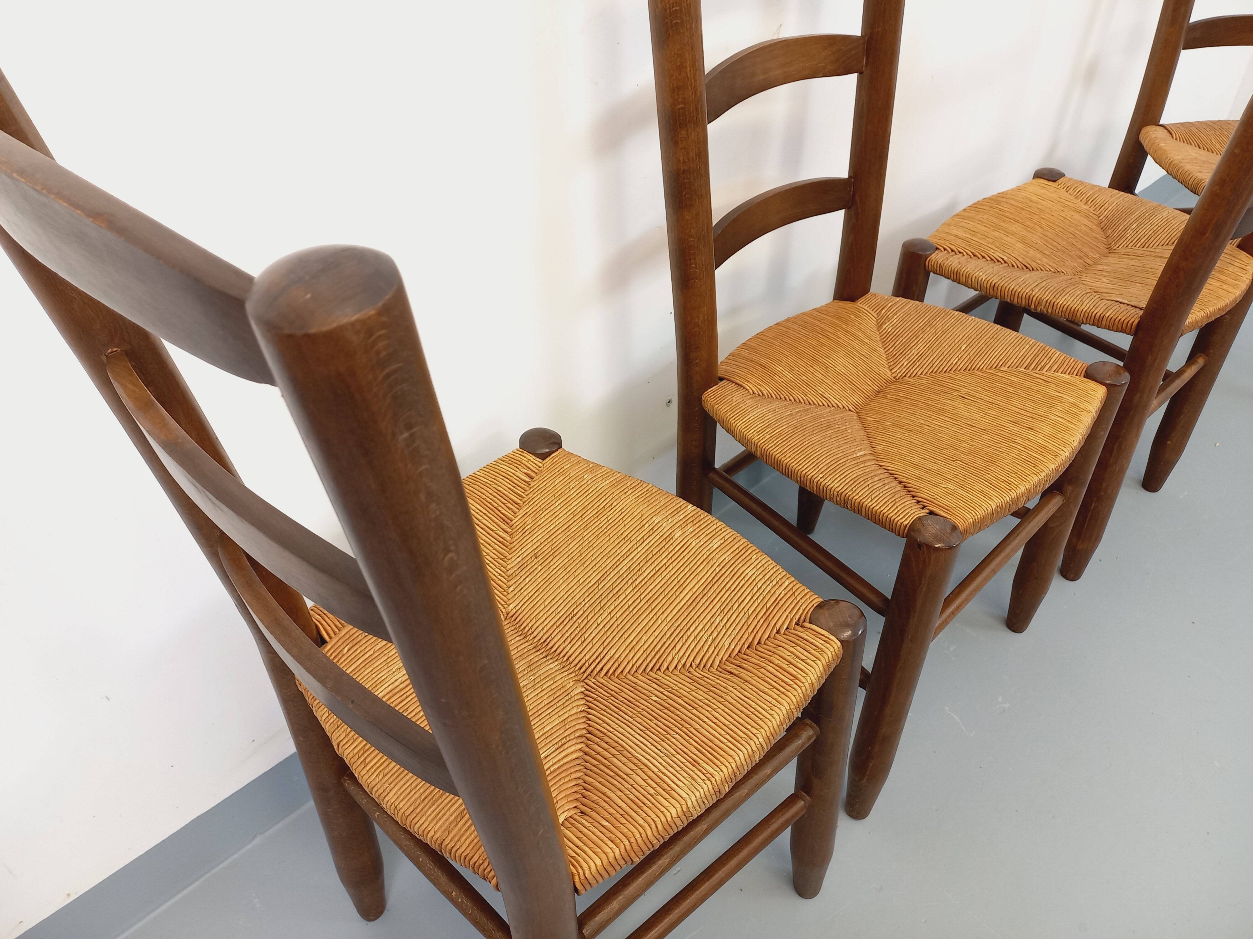 Set of 4 vintage brutalist chairs in wood and straw from the 1960s.