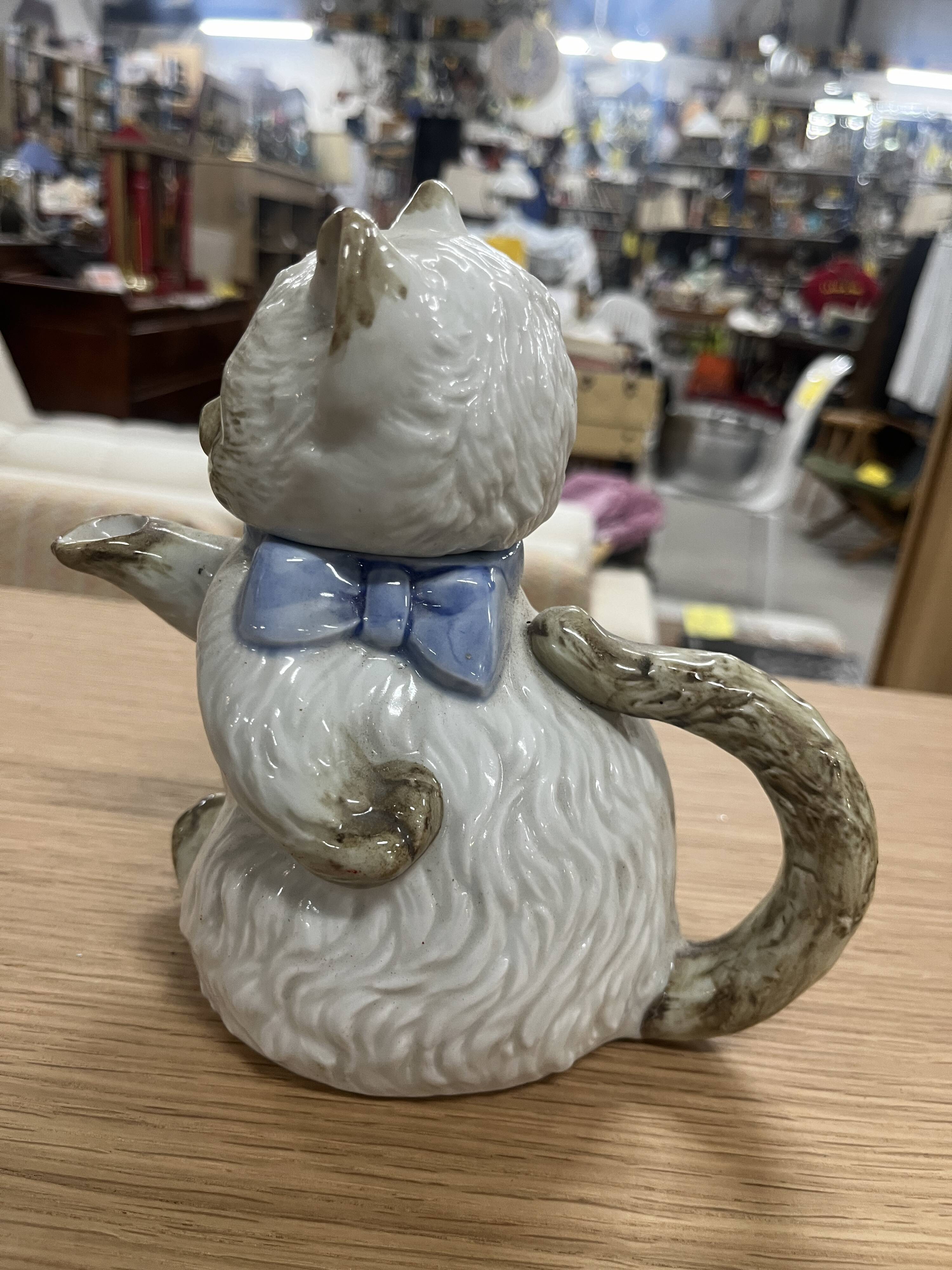 Japan cat teapot