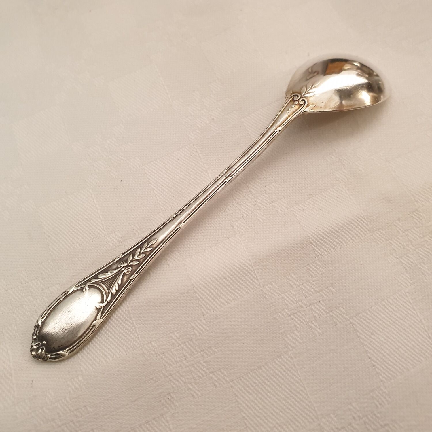 3 shells and 2 silver metal napkin rings