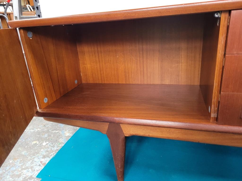 Scandinavian enfilade of the 70s, teak plated.