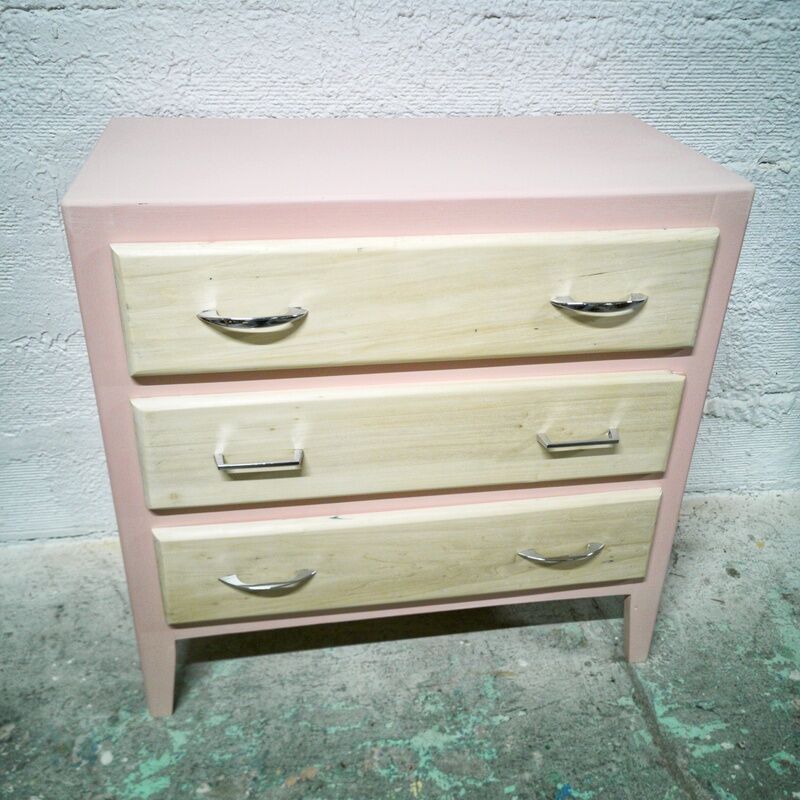 Commode vintage bois et rose