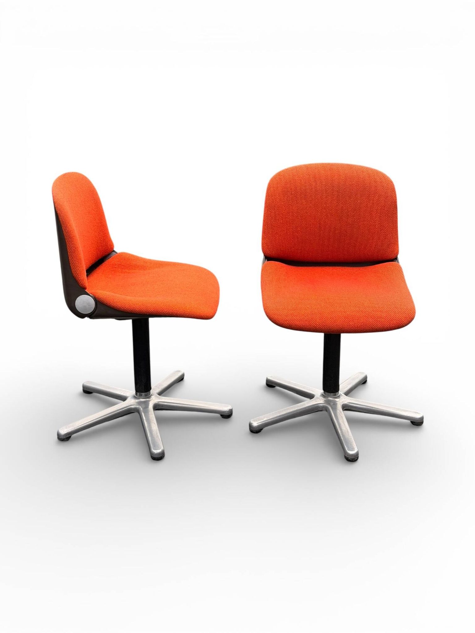 Pair of vintage chairs model 231/5 in orange fabric and aluminium by Wilkhahn.