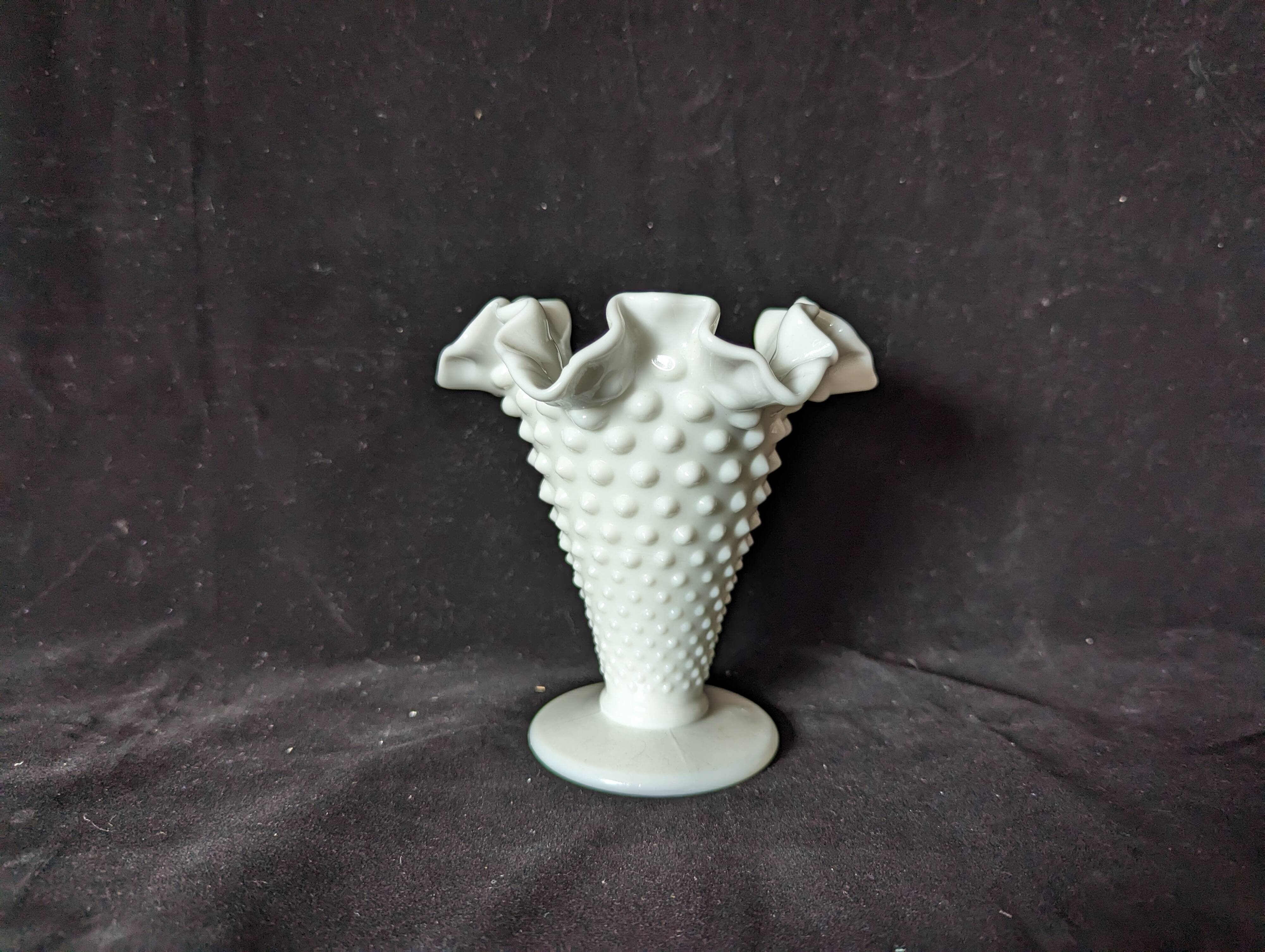 vase Fenton en opaline blanche