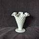 vase Fenton en opaline blanche