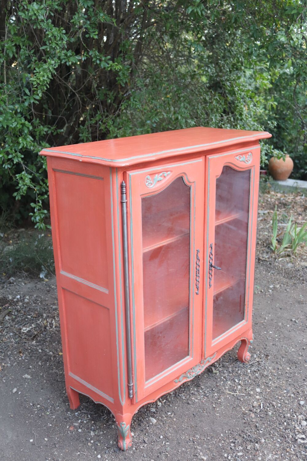 Buffet vitrine rouge terracota