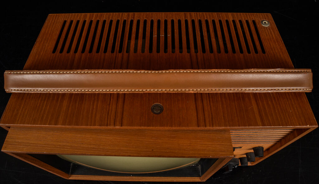 Vitage TV AGA 1960 TEAK Cabinet