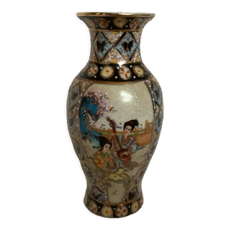 Vase chinois peint en relief