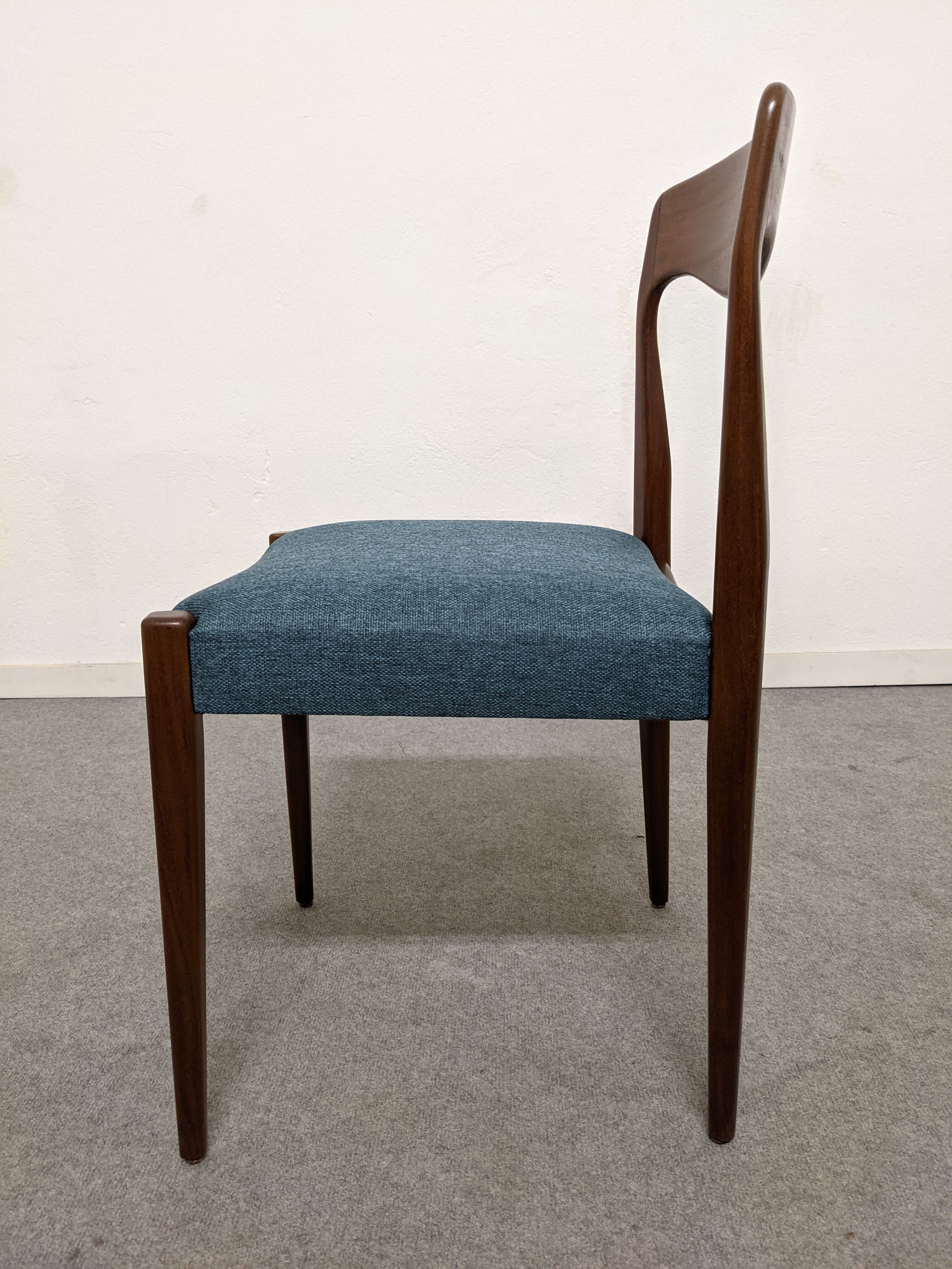 Set of 6 Danish teak chairs from the 60s/70s