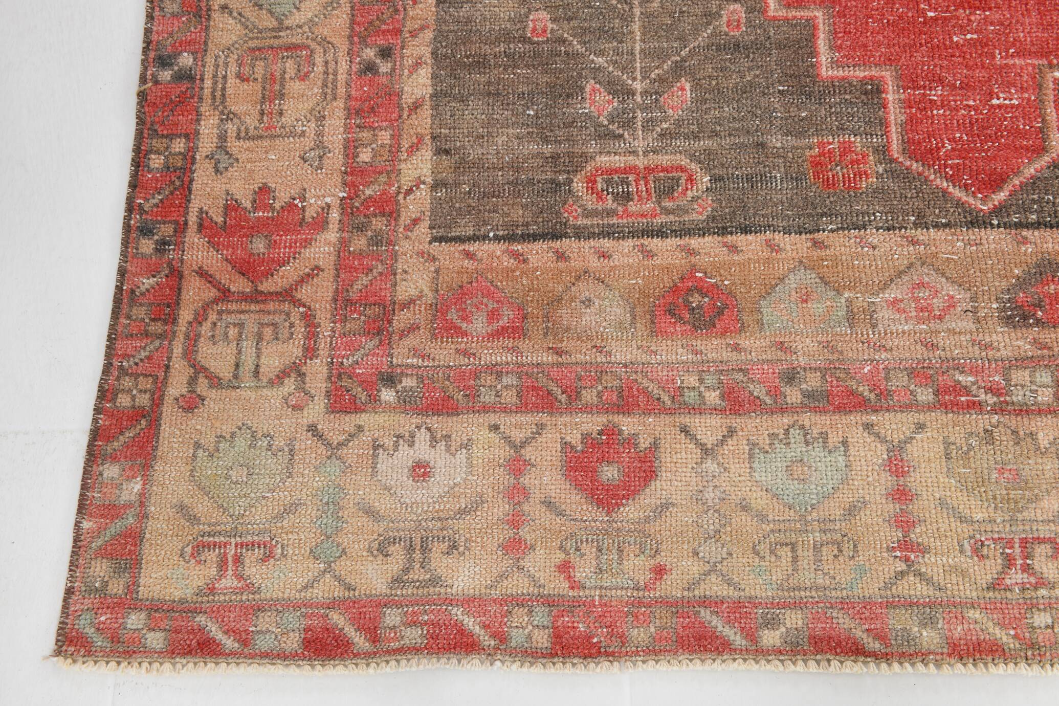 5x9 Classic & Bordered Red Vintage Rug, 146x267Cm