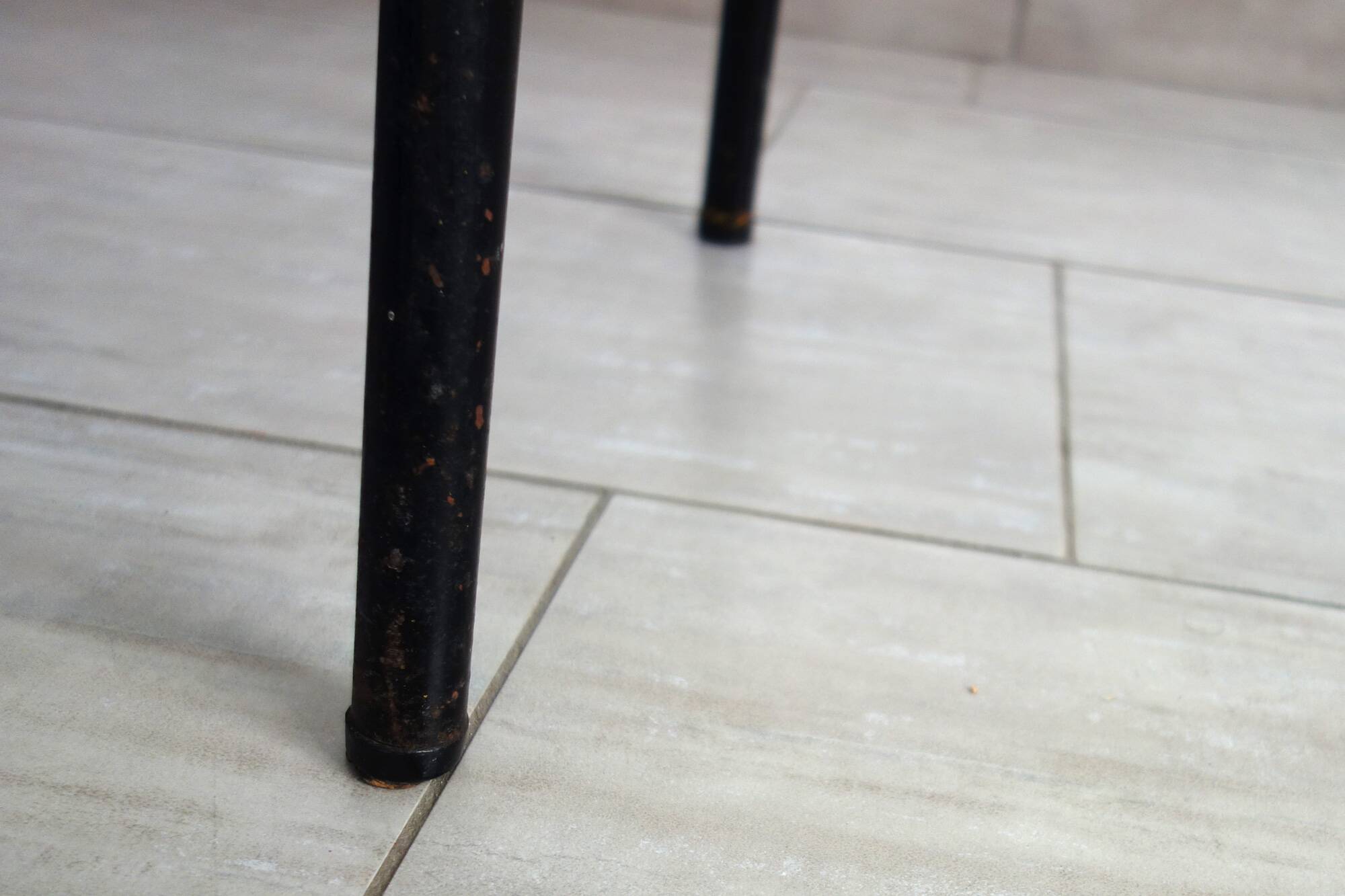 Petite table en formica jaune vintage